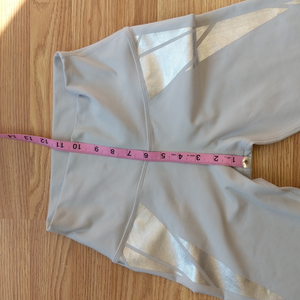 Alo Airbrush Leggings Dove Grey with Silver Facet Size Small - Picture 9 of 13